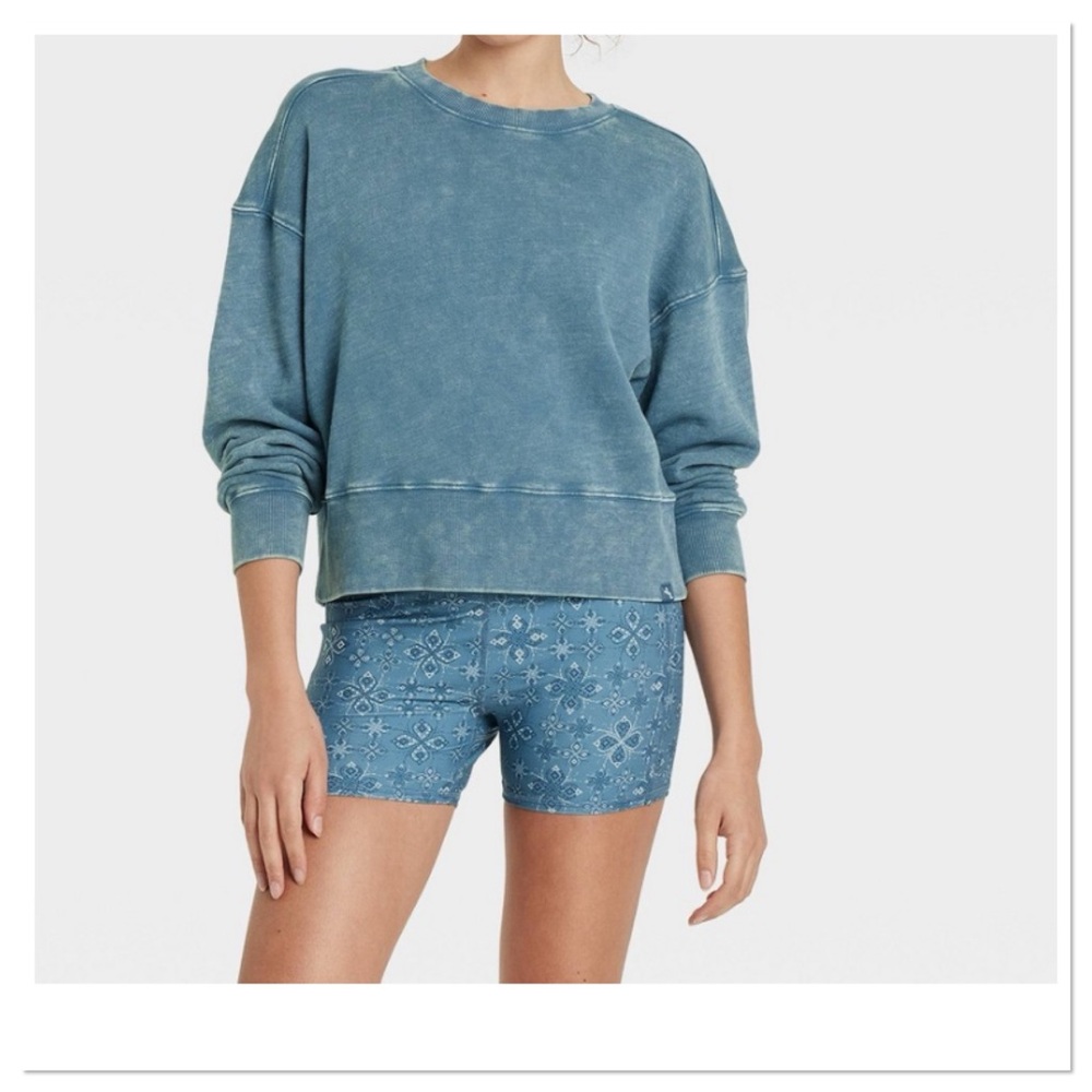 JoyLab Women’s Fleece Blue Sweatshirt Cozy and Stylish